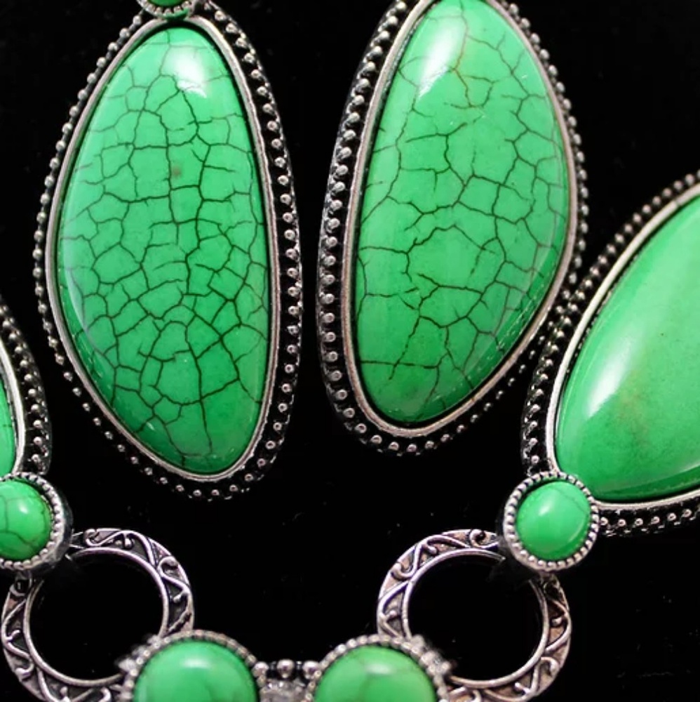 Green Howlite Set - Picture 3 of 3